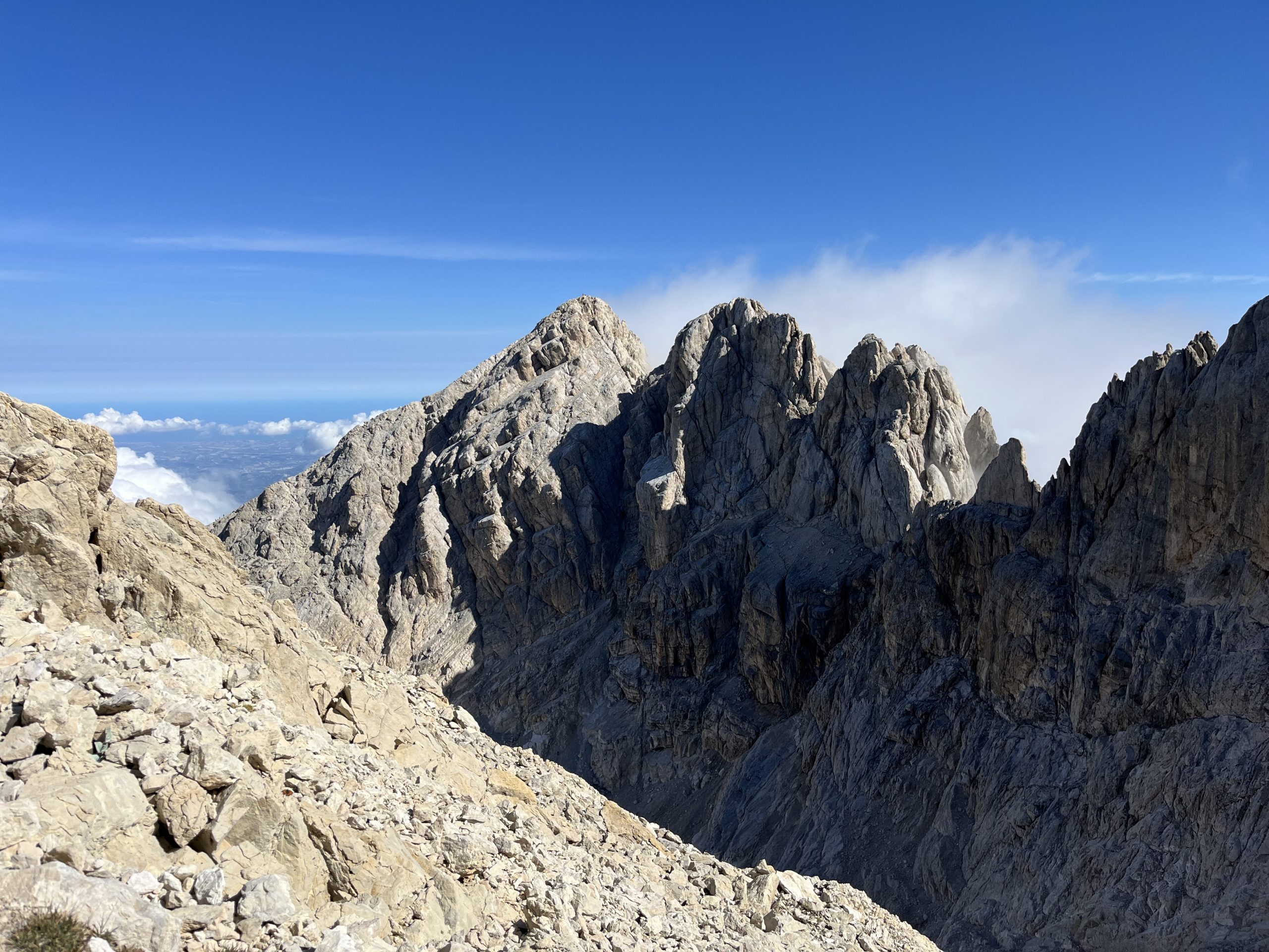 Alba dal Monte Aquila e vetta del Corno Grande
